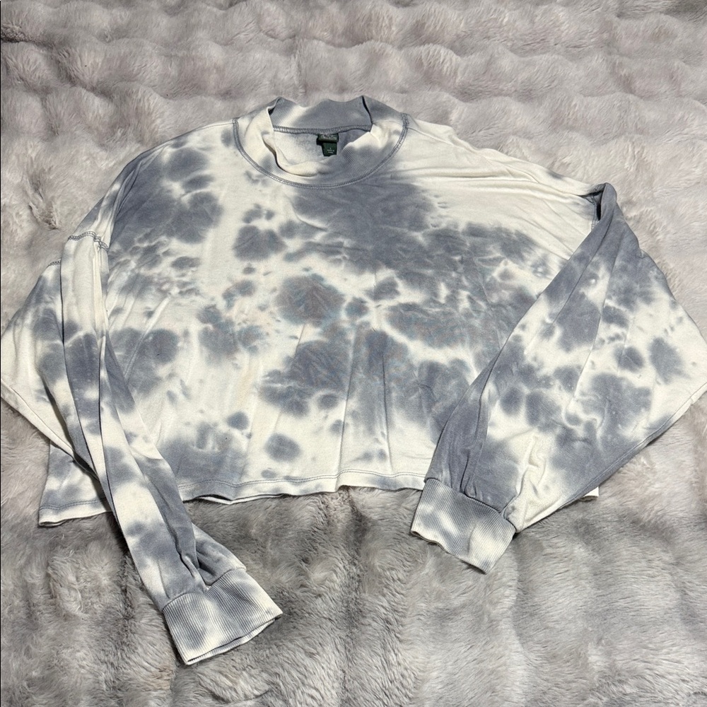 Wild Fable Blue and White Tie-Dye Cropped Sweatshirt
